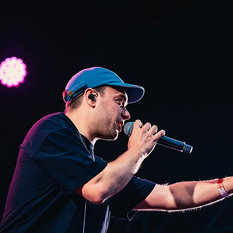 Brihang at 505-Concerten voor menselijkheid