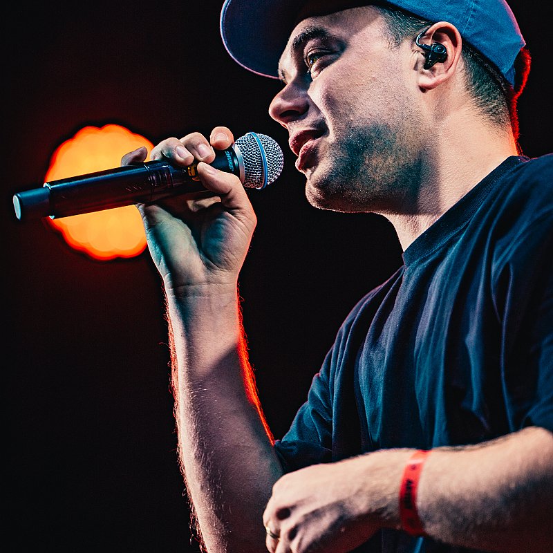 Brihang at 505-Concerten voor menselijkheid