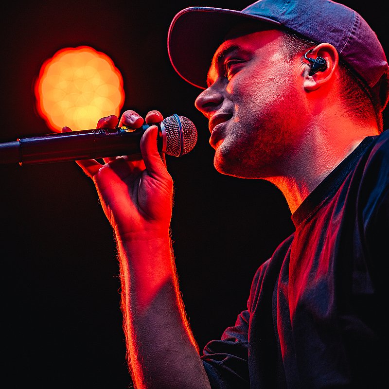 Brihang at 505-Concerten voor menselijkheid