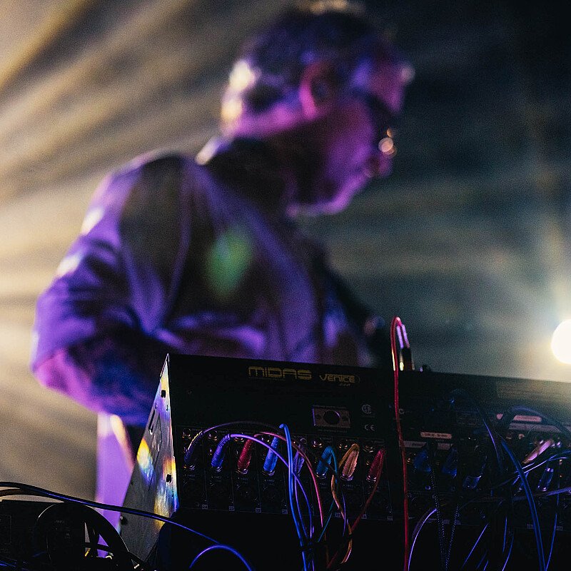 Peaking Lights at DOK