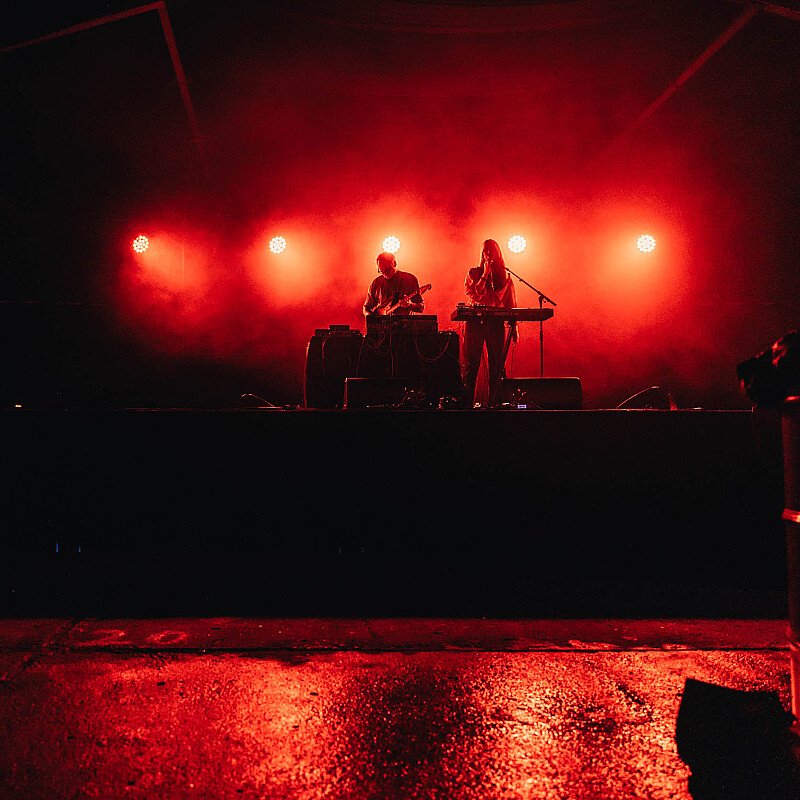 Peaking Lights at DOK