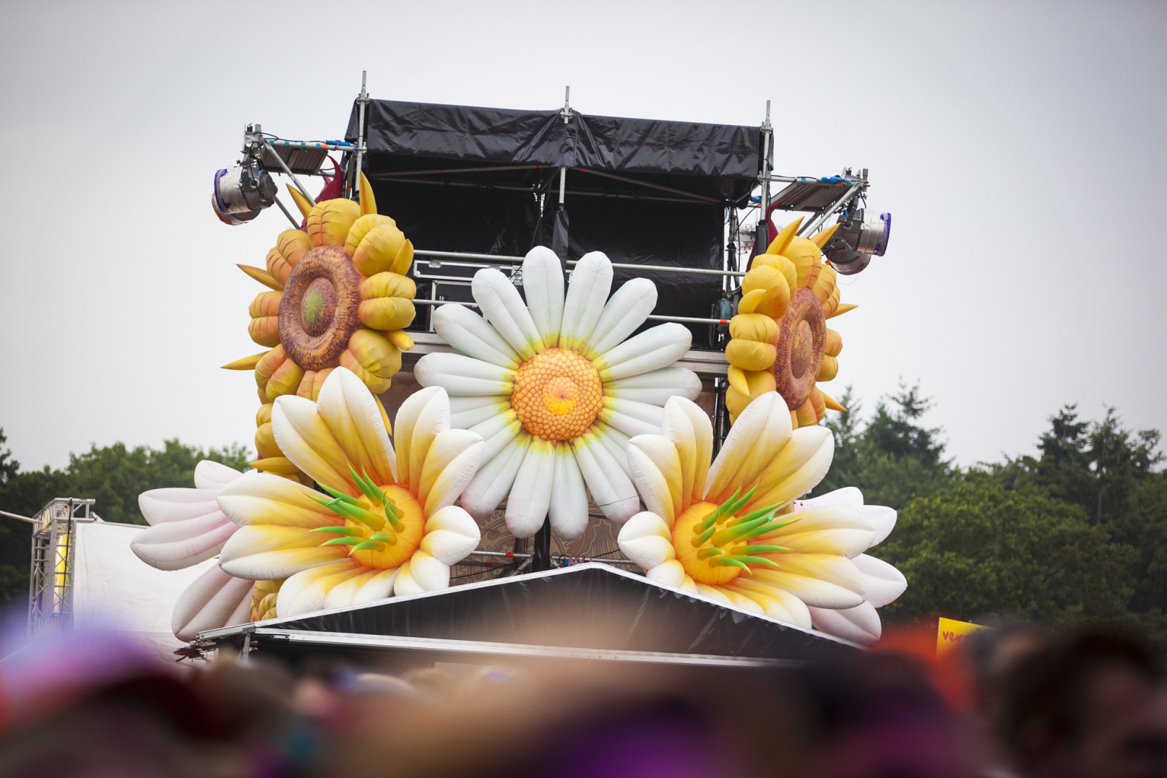 Cross & Atmosphere · photo 1