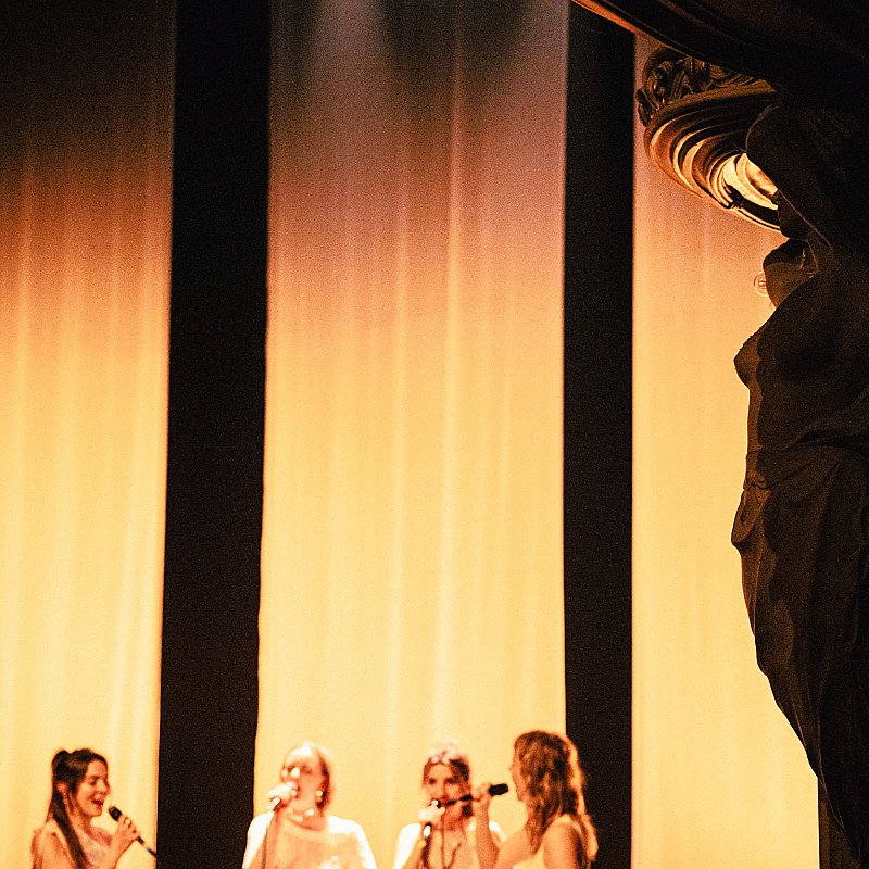 Hella at Minardschouwburg