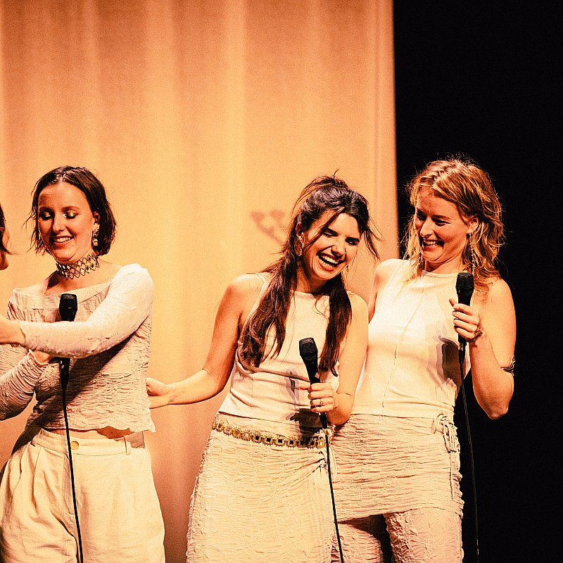 Hella at Minardschouwburg