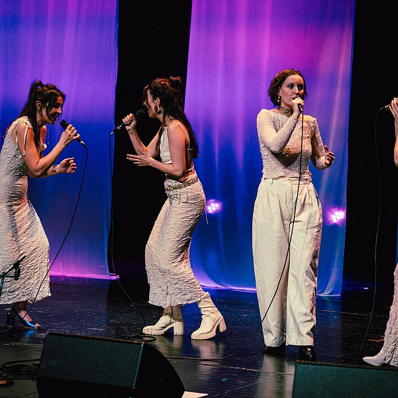 Hella at Minardschouwburg