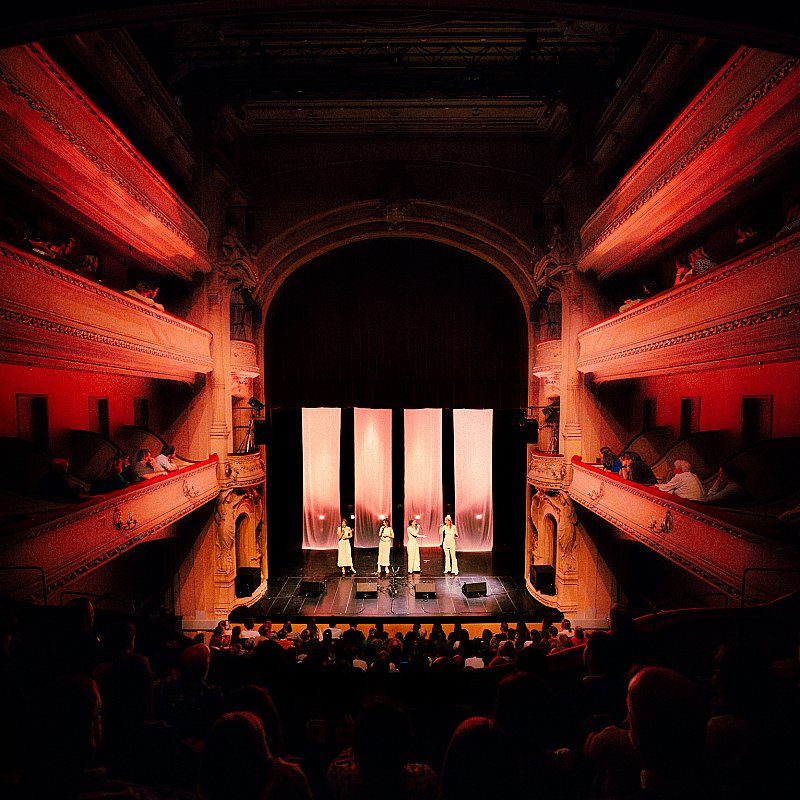 Hella at Minardschouwburg