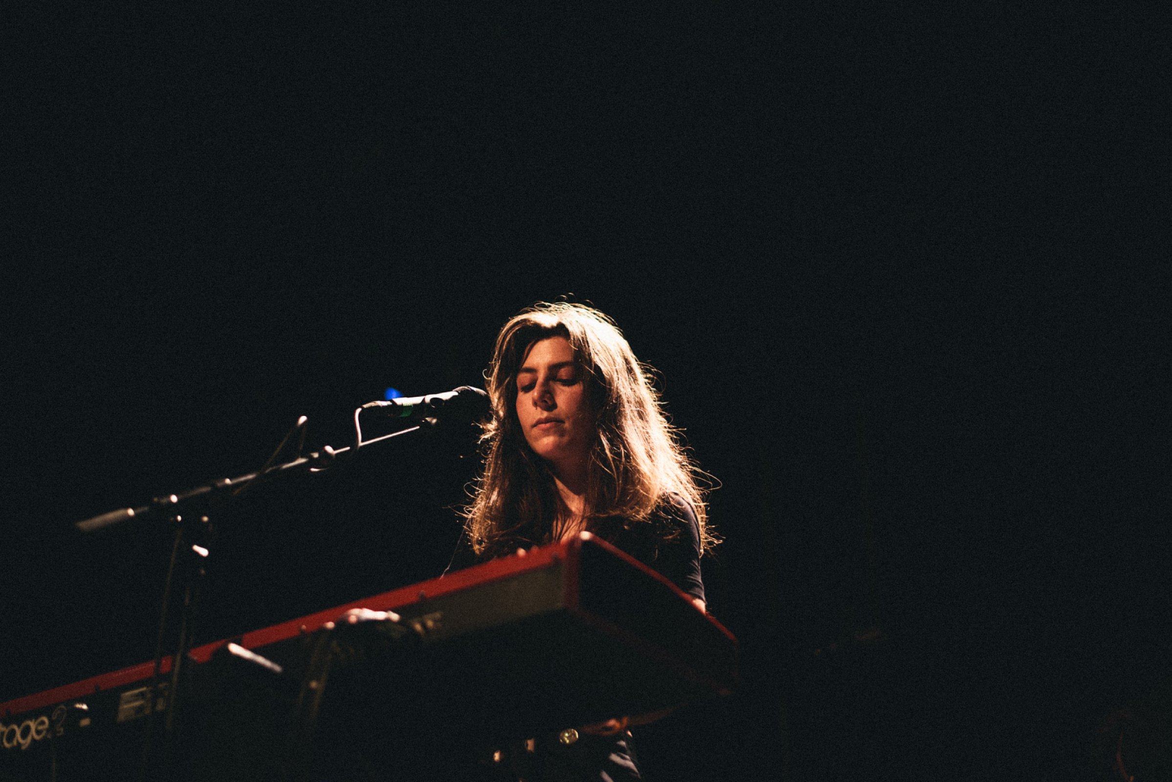 Julia Holter · photo 1