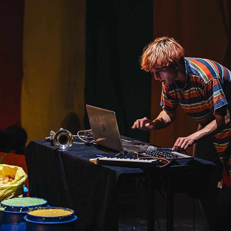Joeri Chipsvingers at Minardschouwburg