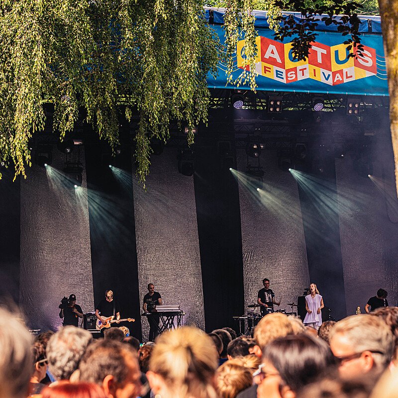 Whispering Sons at Cactusfestival 2019