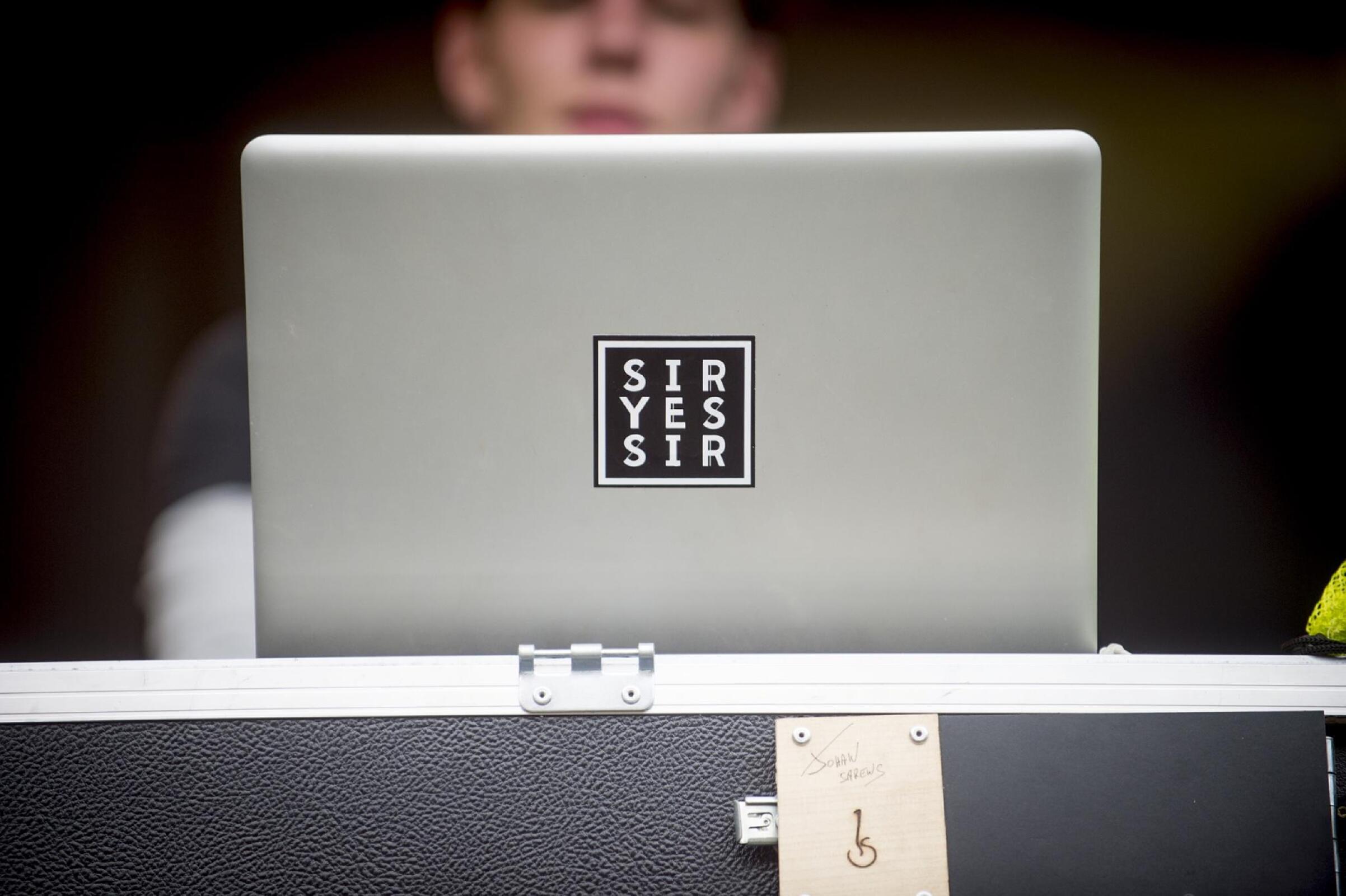 Sir Yes Sir · foto 1