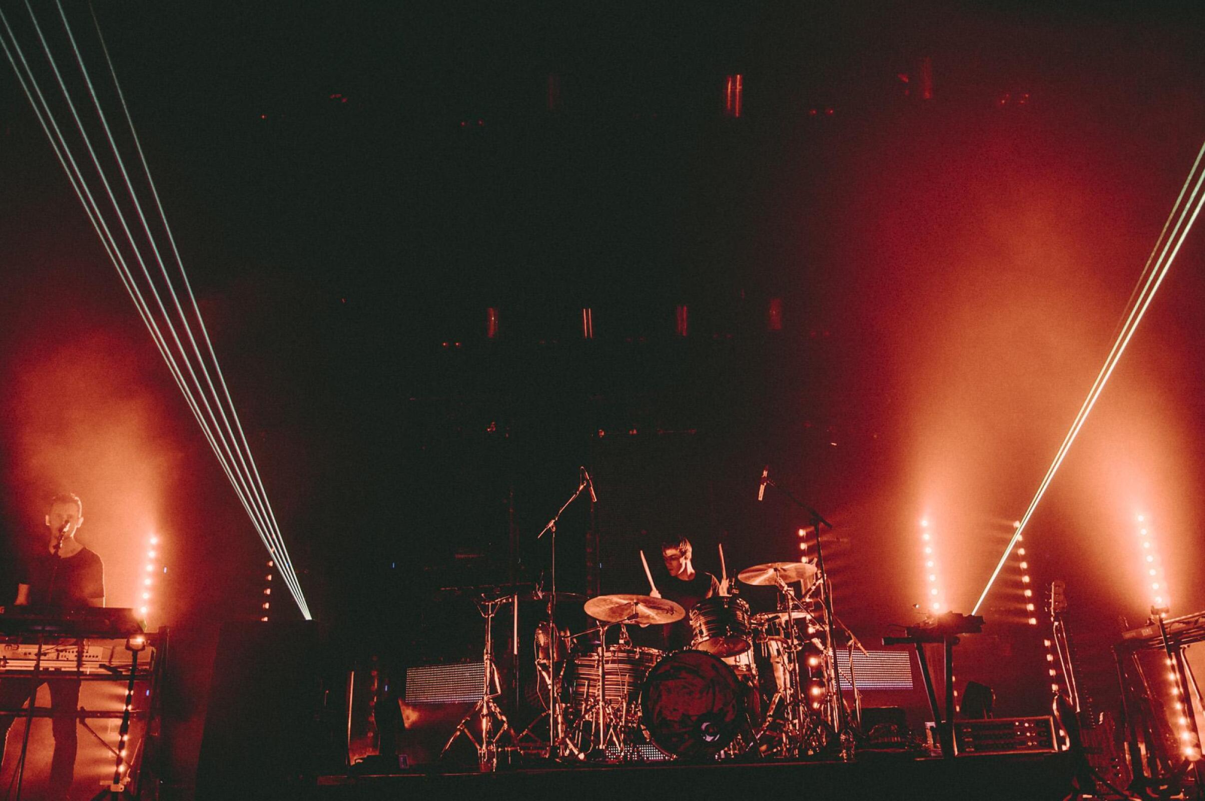 White Lies · foto 1