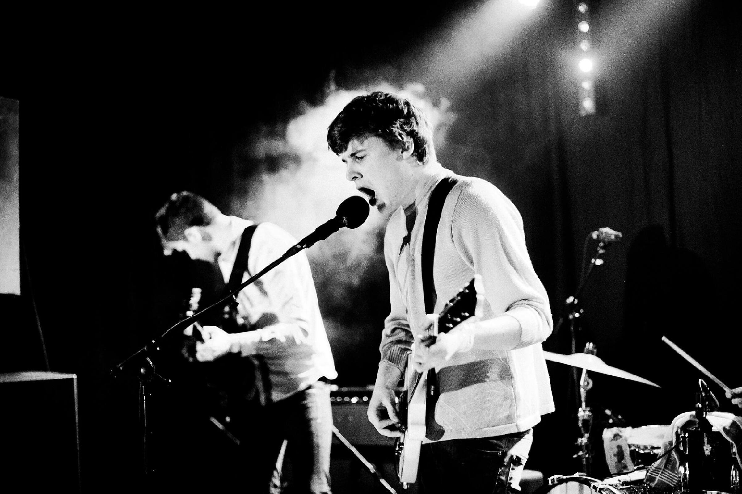 Yawns · photo 1