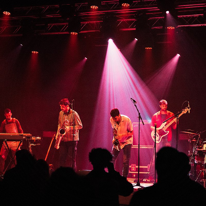Azmari at Wintercircus