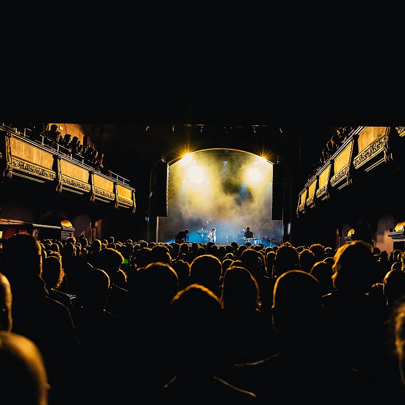 Whispering Sons at viernulvier