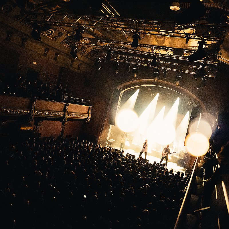 Whispering Sons at viernulvier