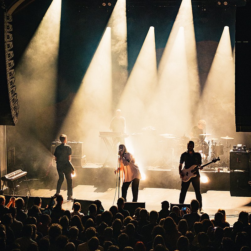 Whispering Sons at viernulvier