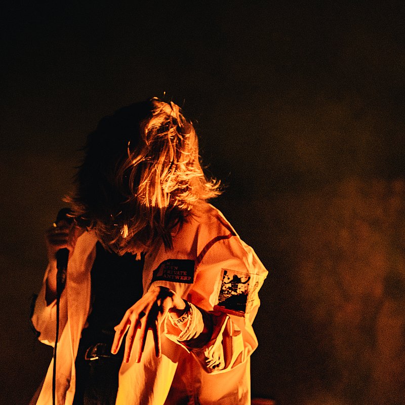 Whispering Sons at viernulvier