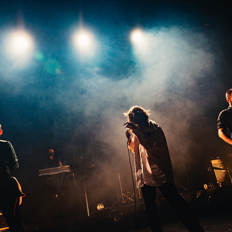 Whispering Sons at viernulvier