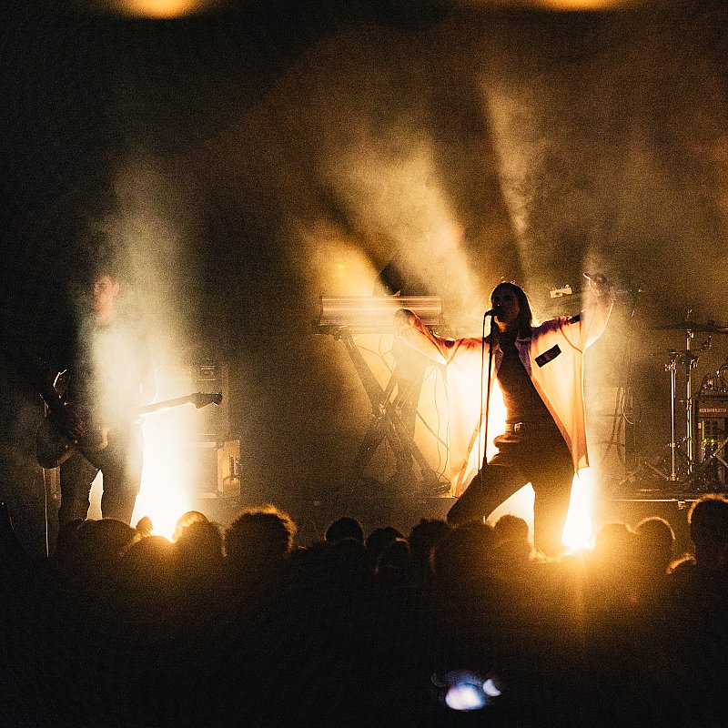 Whispering Sons at viernulvier