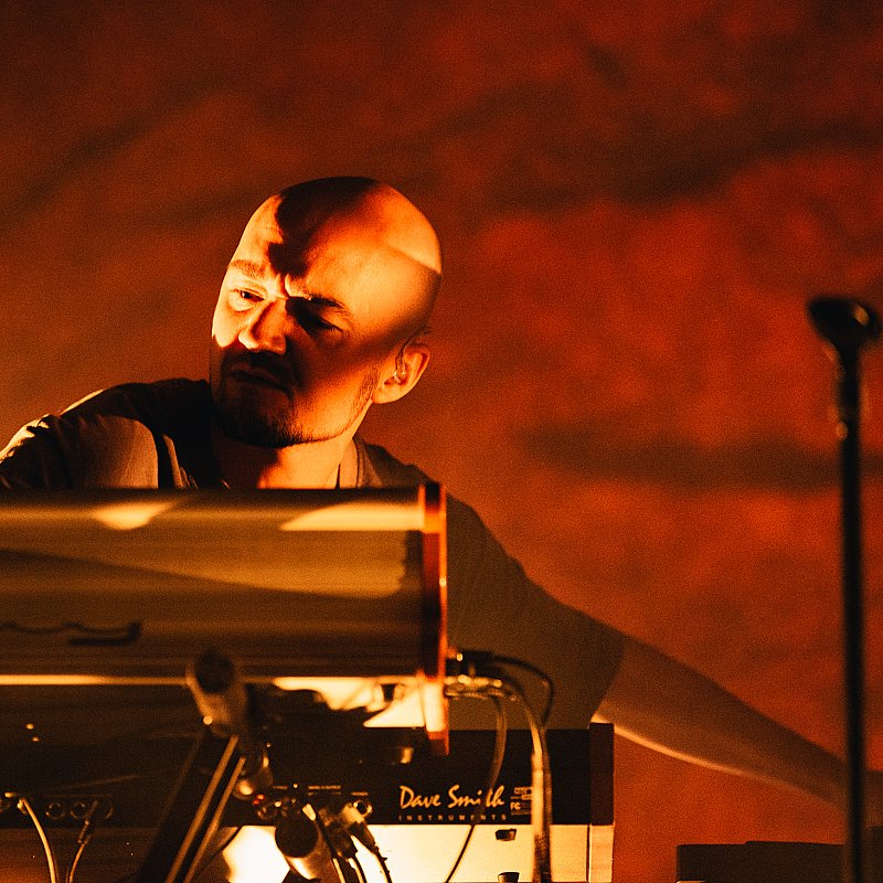 Whispering Sons at viernulvier