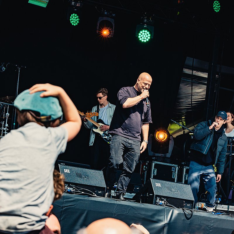 Flip Kowlier at 505-Concerten voor menselijkheid