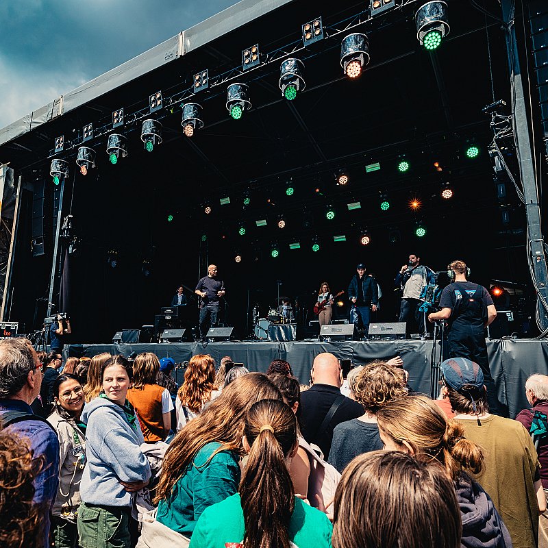 Flip Kowlier at 505-Concerten voor menselijkheid