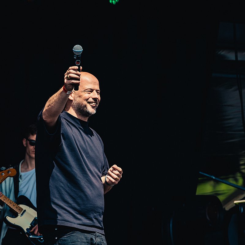 Flip Kowlier at 505-Concerten voor menselijkheid