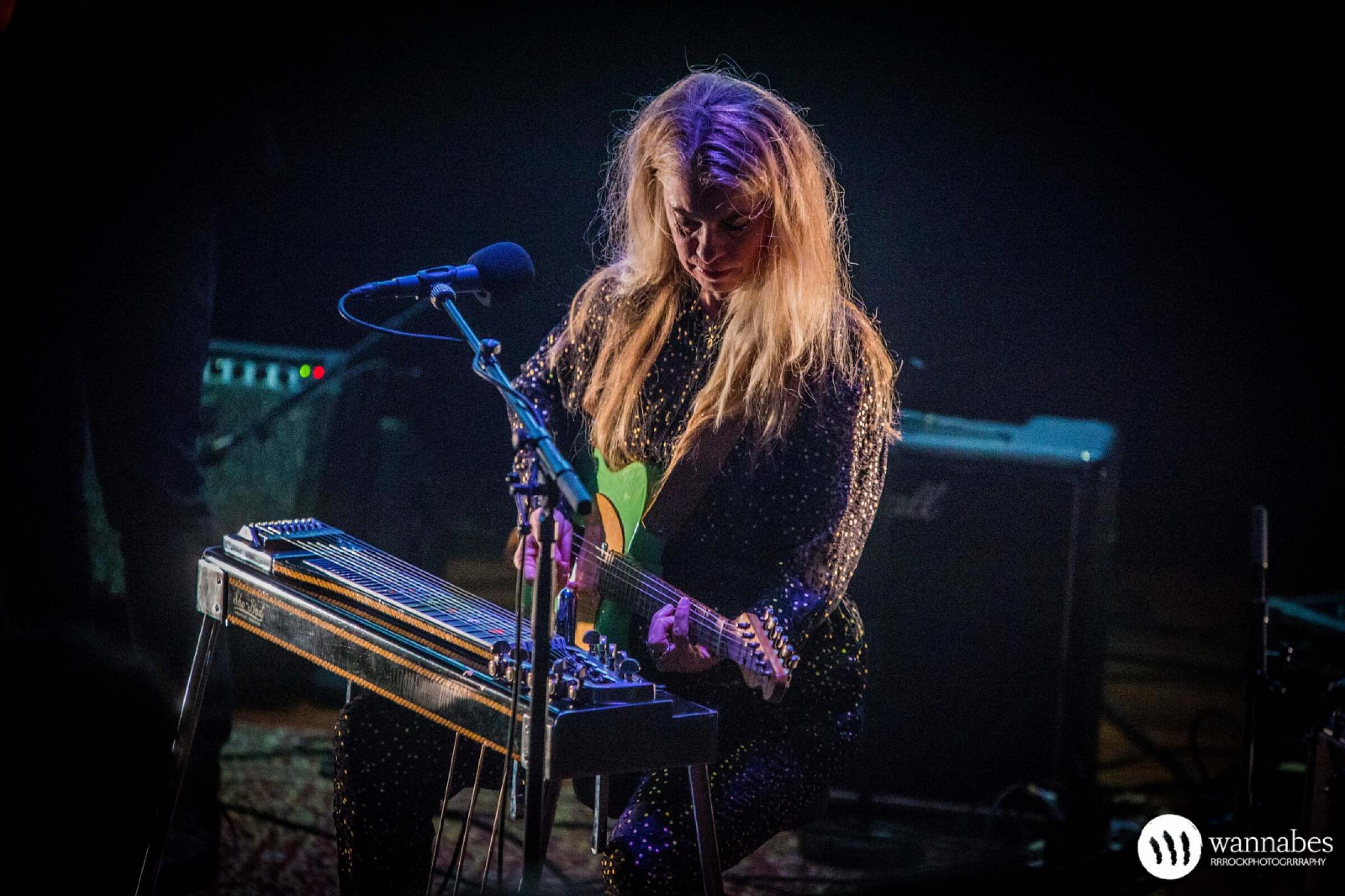 Maggie Bjorklund · photo 1