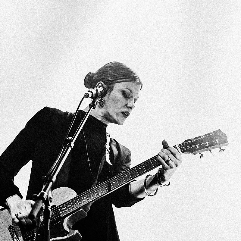 Trixie Whitley at viernulvier