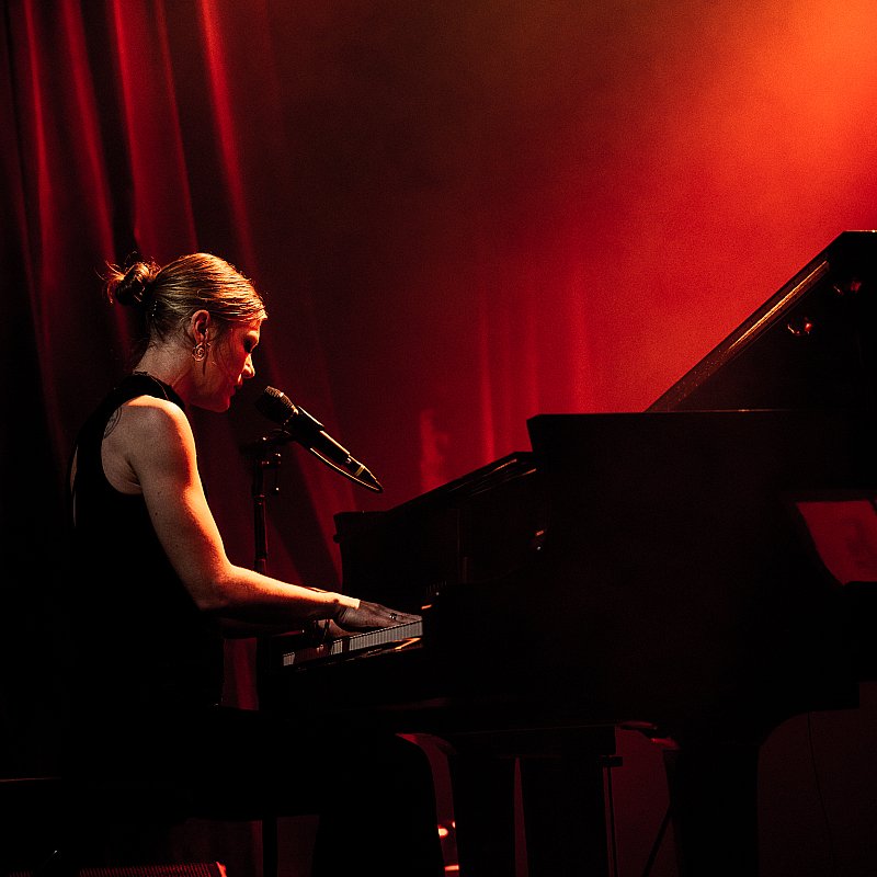 Trixie Whitley at viernulvier