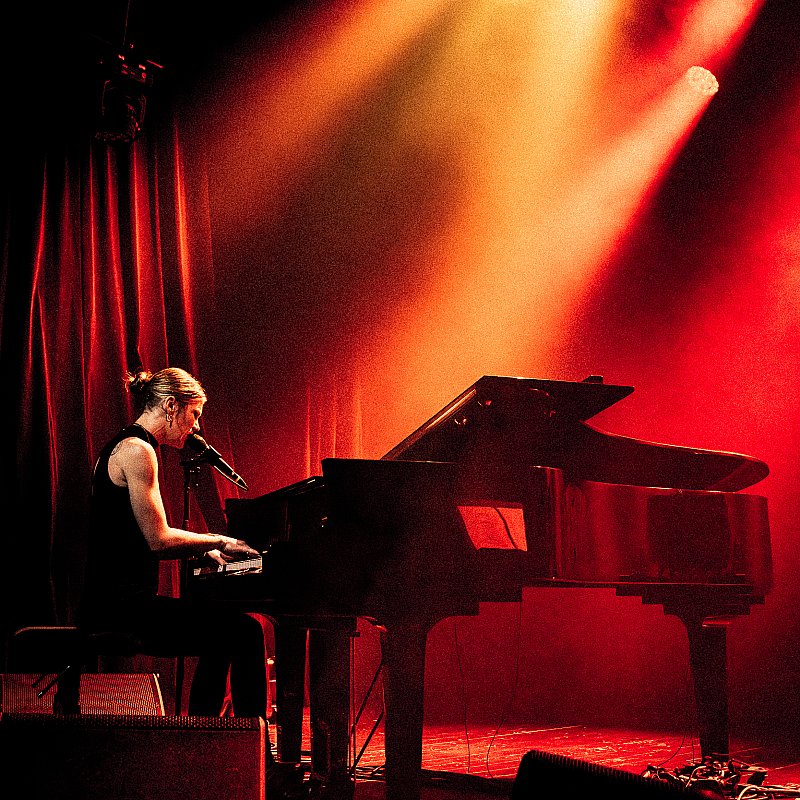 Trixie Whitley at viernulvier