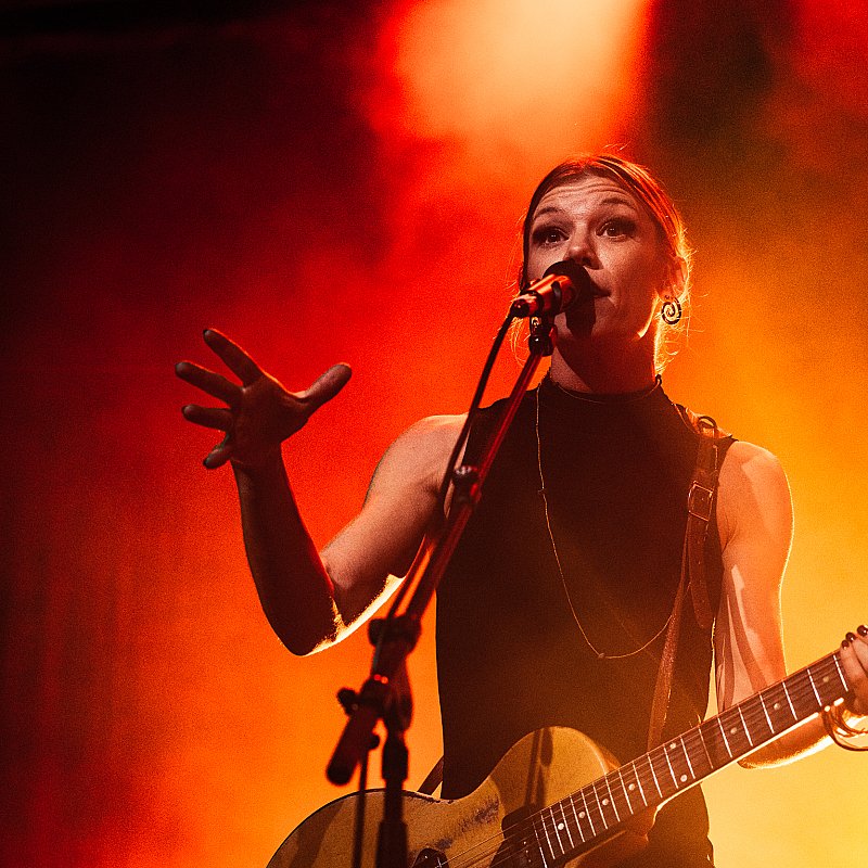 Trixie Whitley at viernulvier