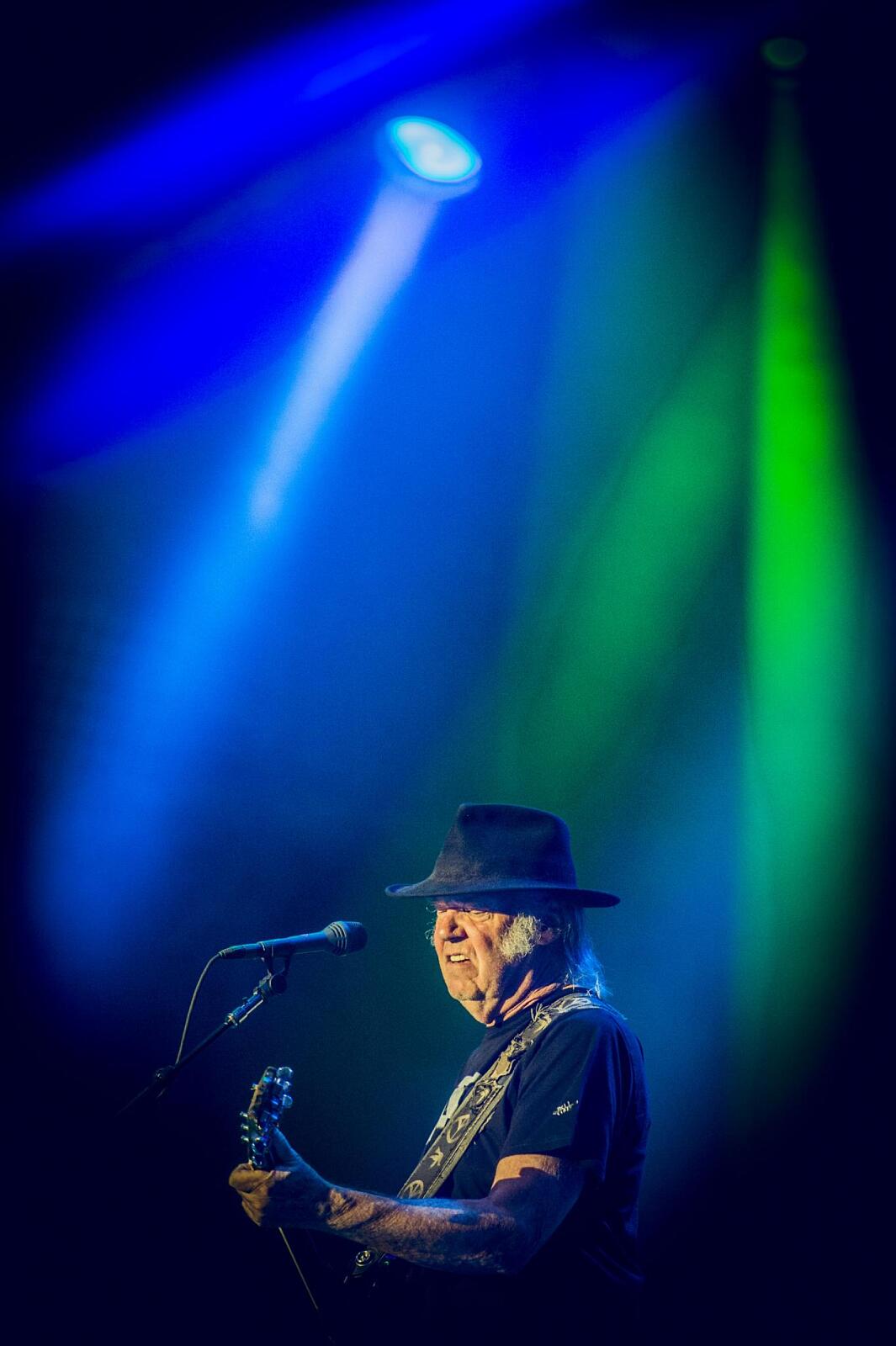 Neil Young & Crazy Horse · photo 1