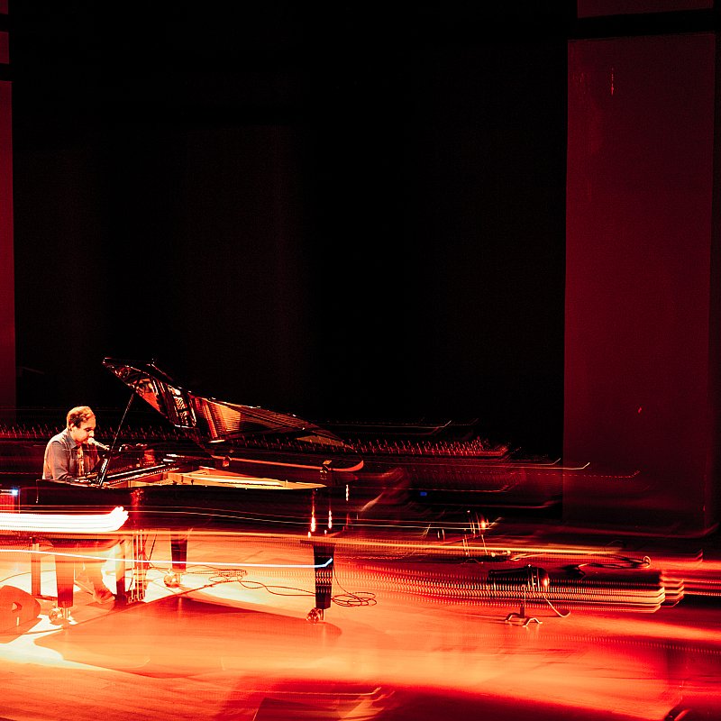 Daniel Rossen at Handelsbeurs