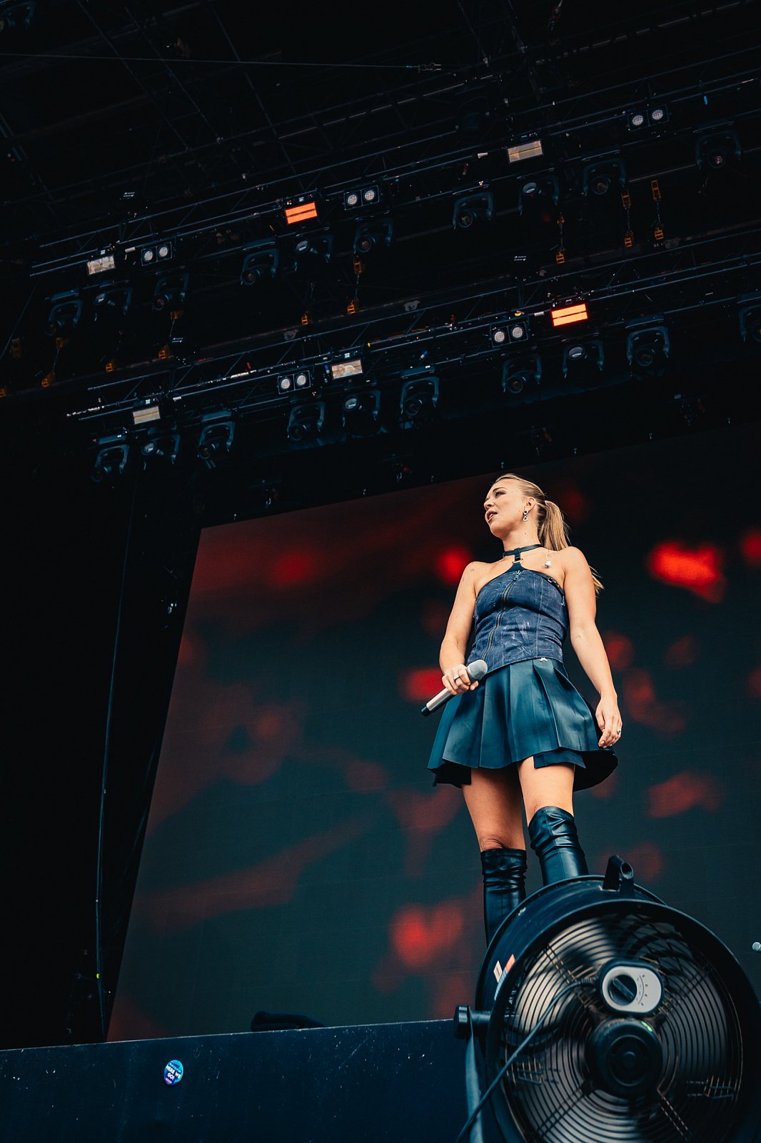 Becky Hill · photo 1