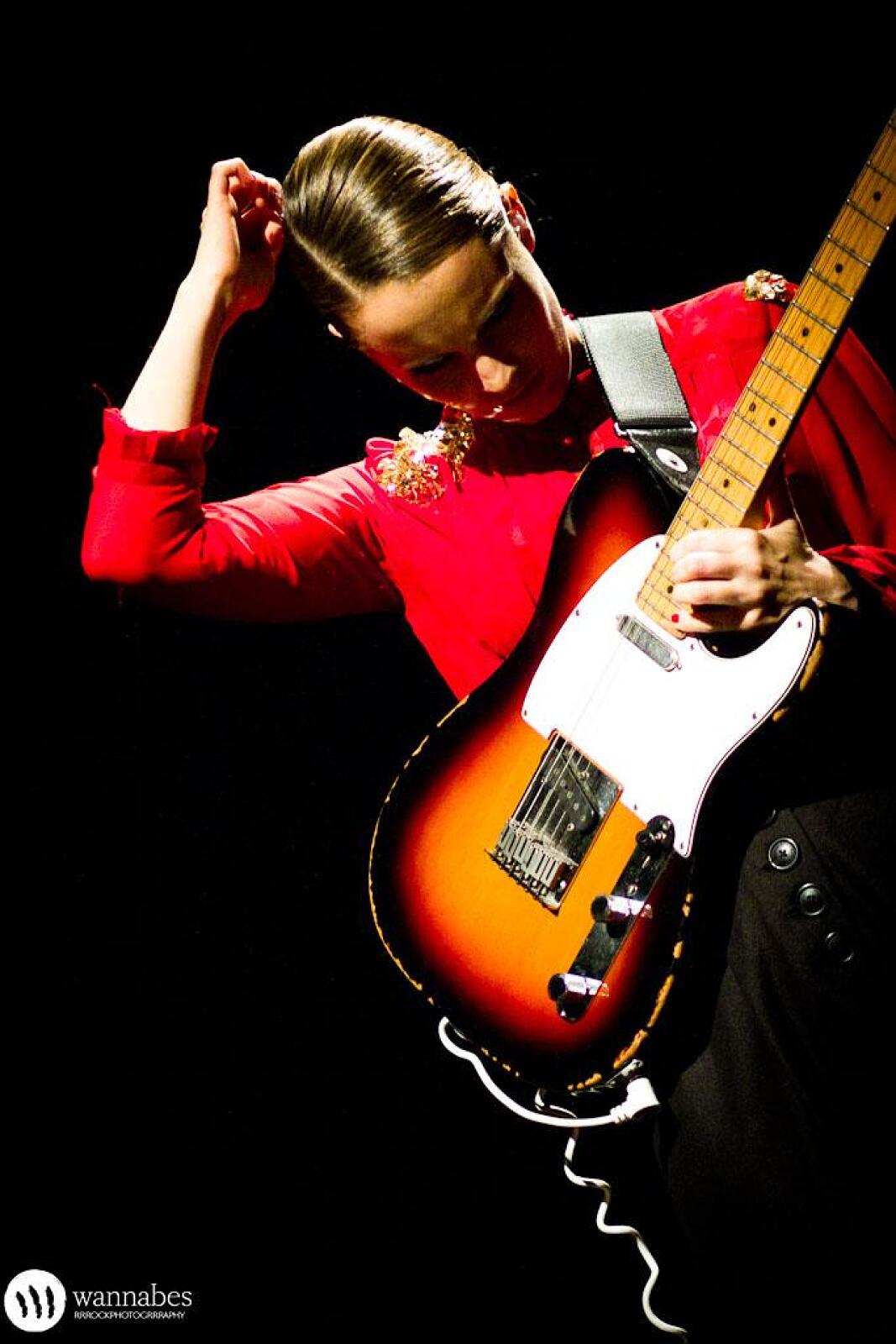 Anna Calvi · photo 1