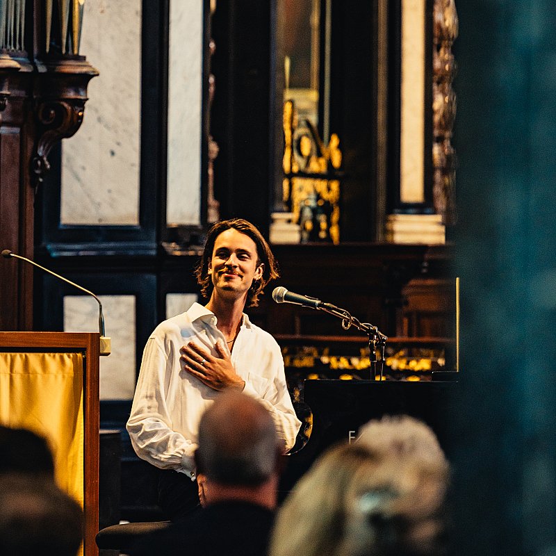 Iskander Moon at Sint-Jacobskerk