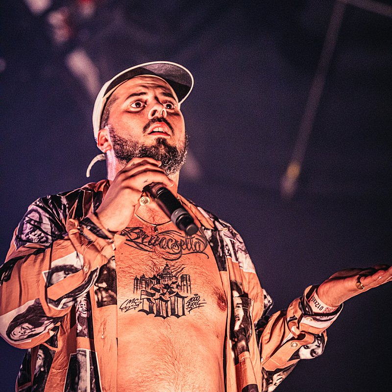 Zwangere Guy at Fire Is Gold 2019