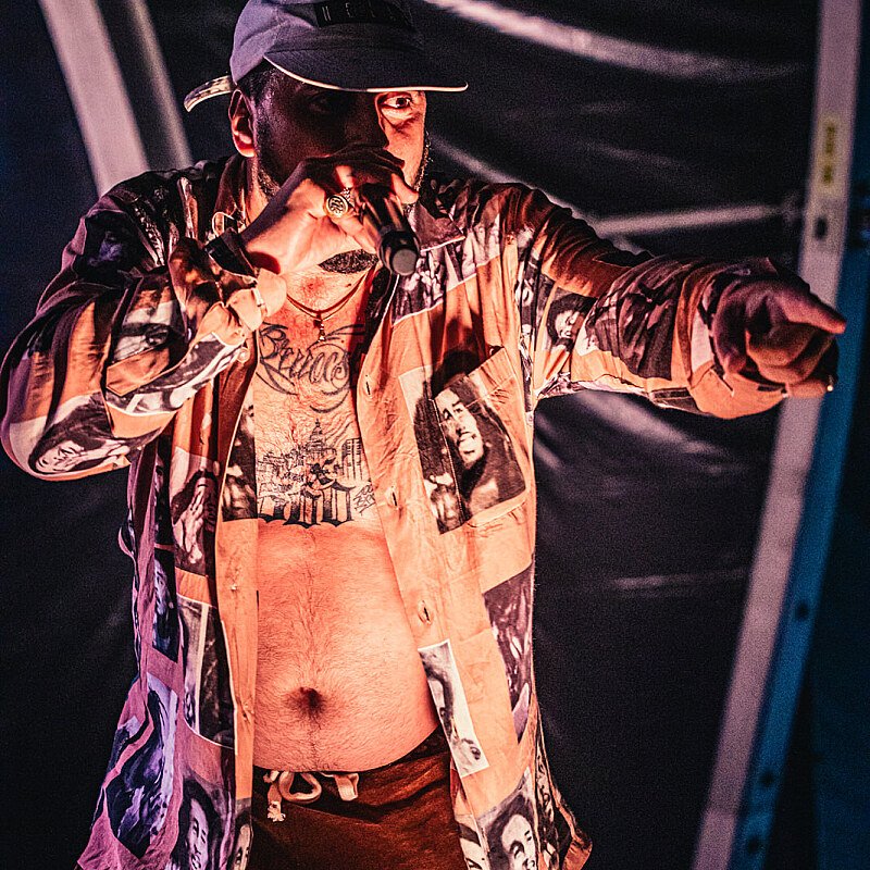 Zwangere Guy at Fire Is Gold 2019