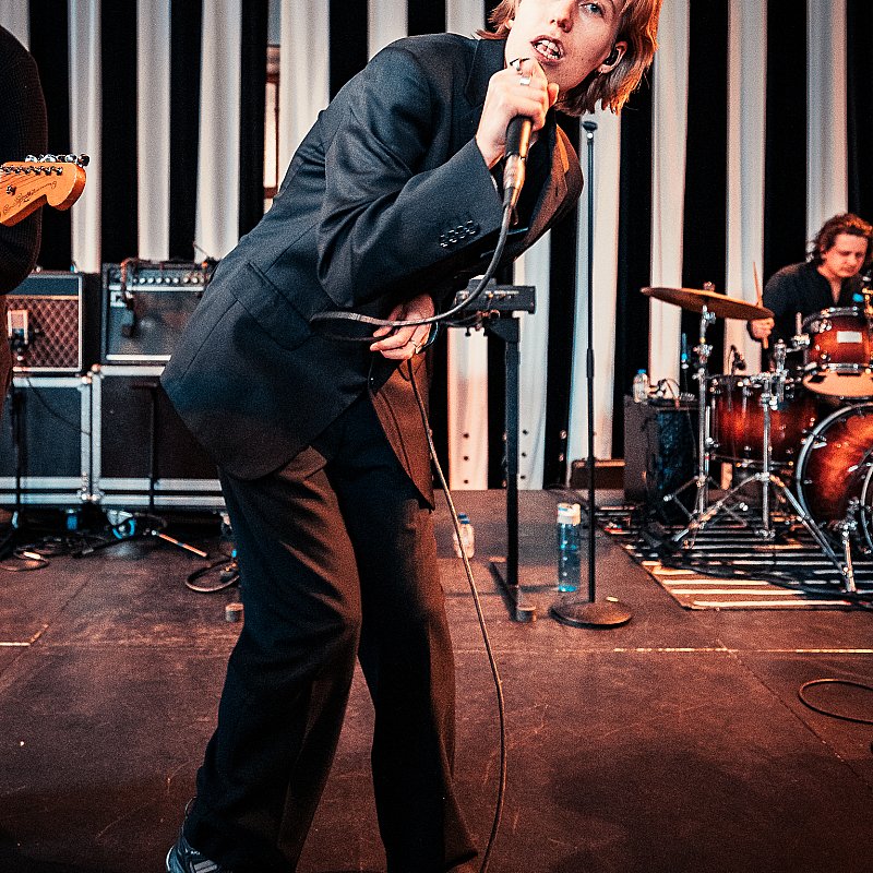 Whispering Sons at viernulvier