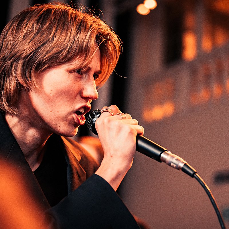 Whispering Sons at viernulvier