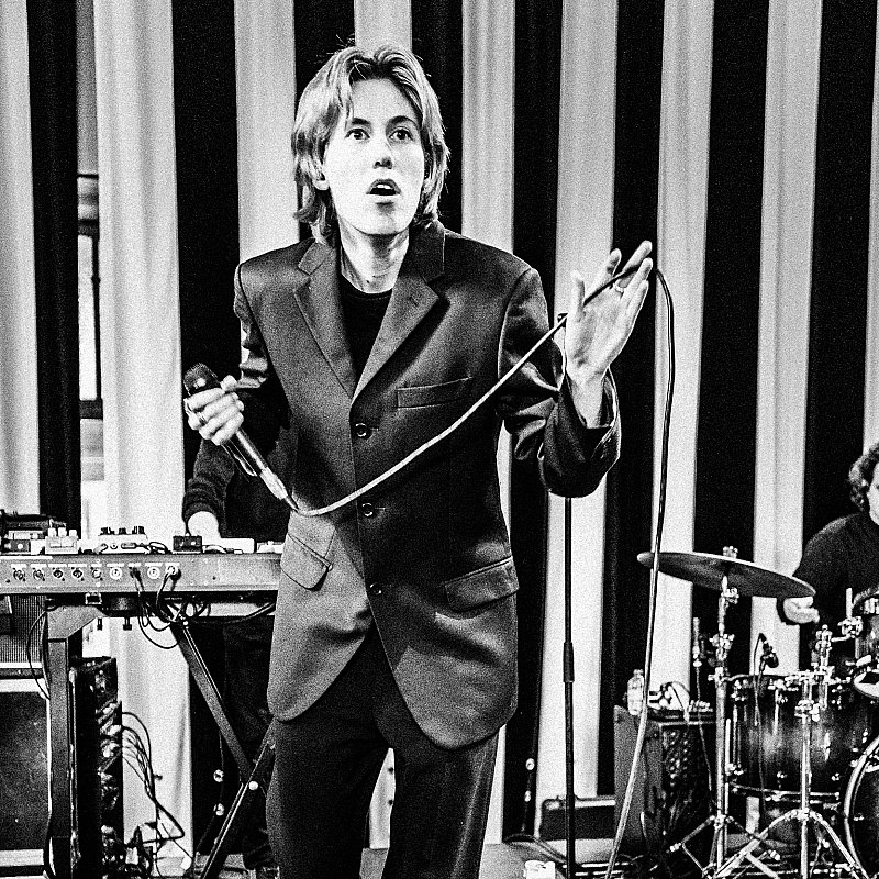 Whispering Sons at viernulvier