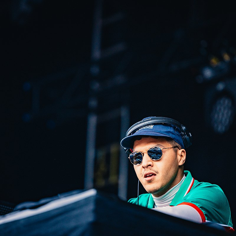 Faisal at 505-Concerten voor menselijkheid