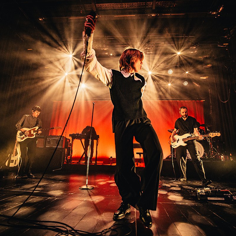 Whispering Sons at viernulvier