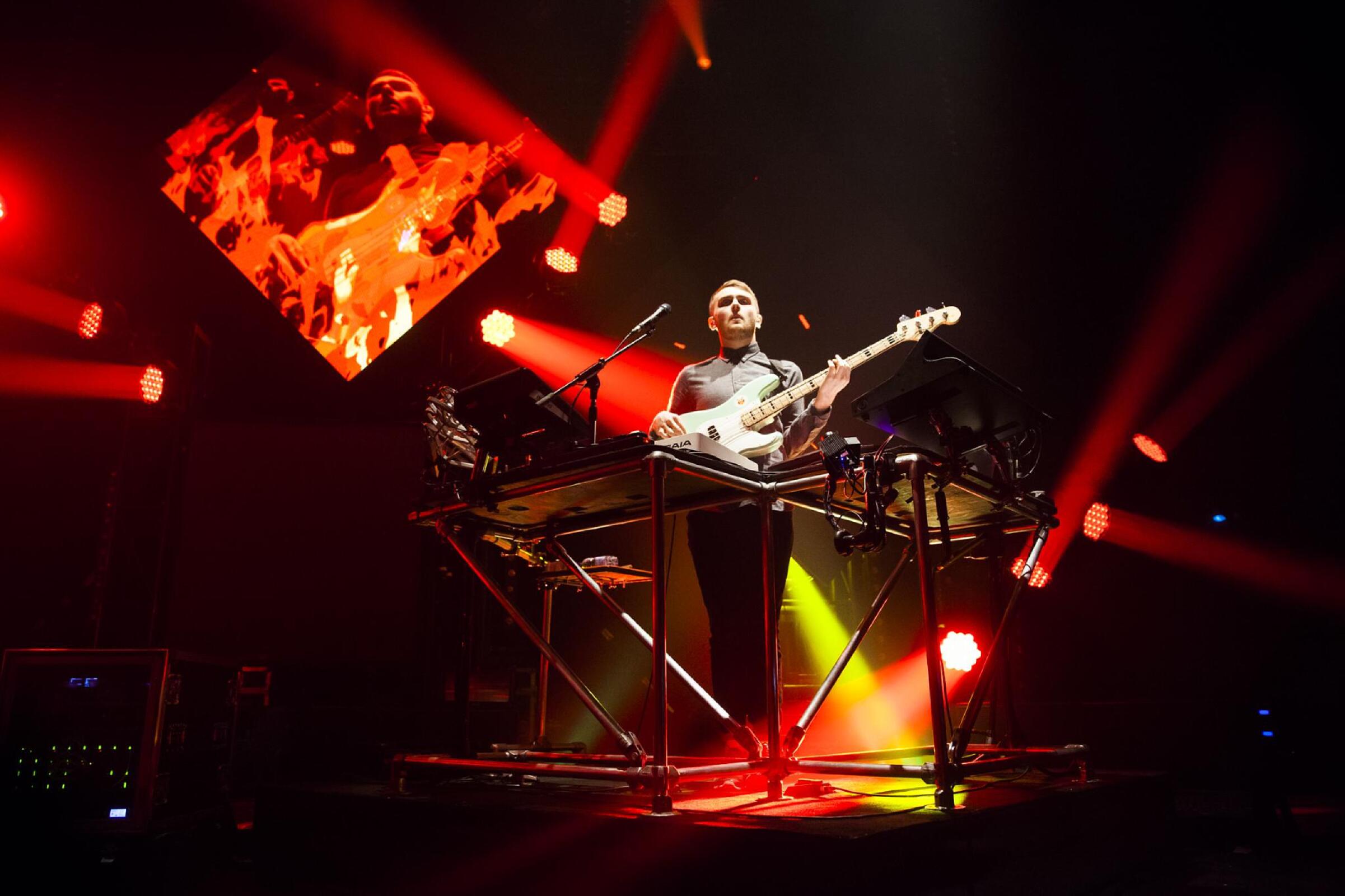 Disclosure · photo 1