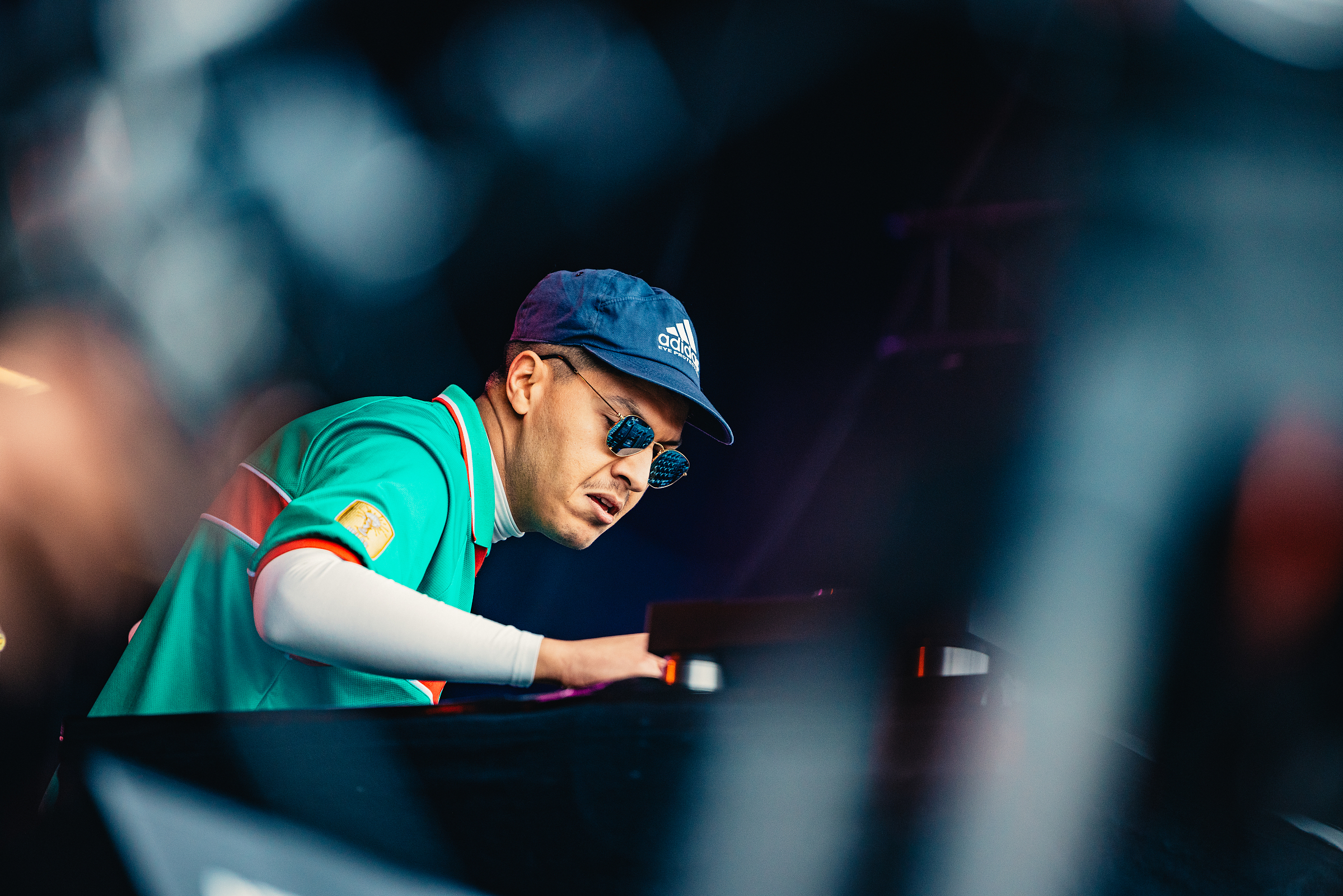 Faisal at 505-Concerten voor menselijkheid