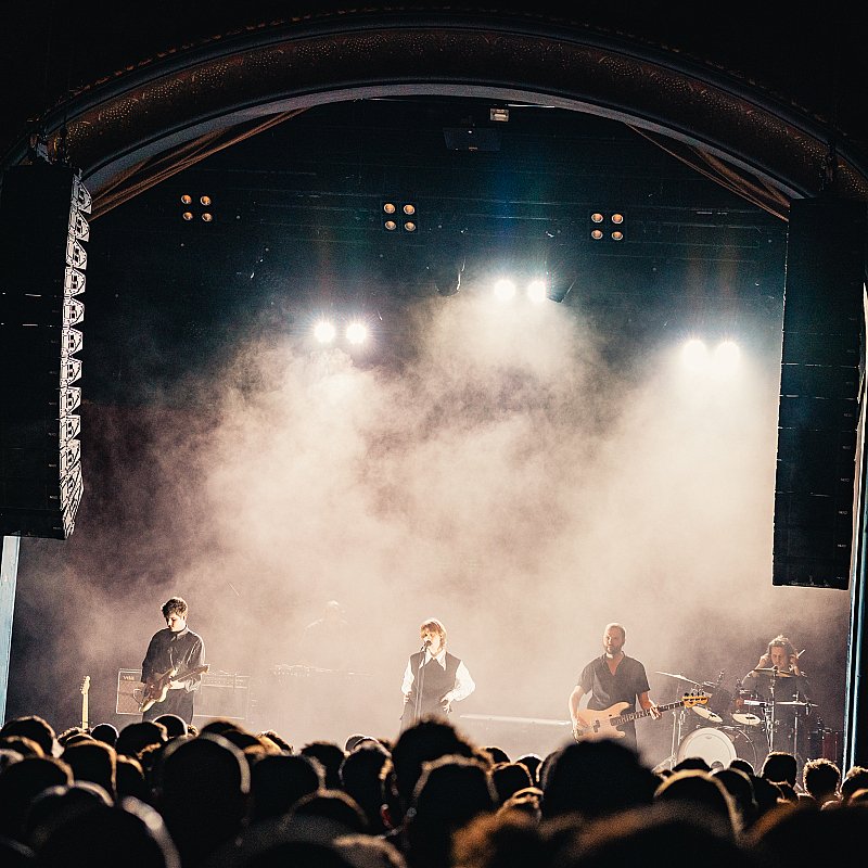 Whispering Sons at viernulvier