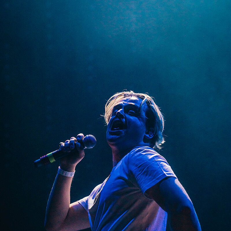 Glints at Ancienne Belgique