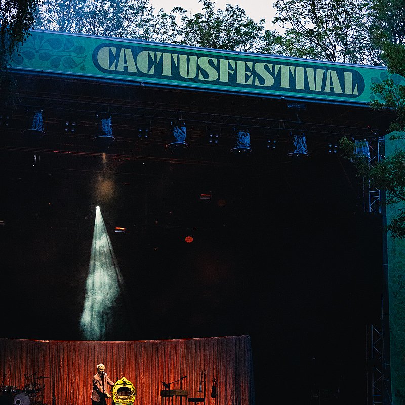 Warhaus at Cactusfestival 2024