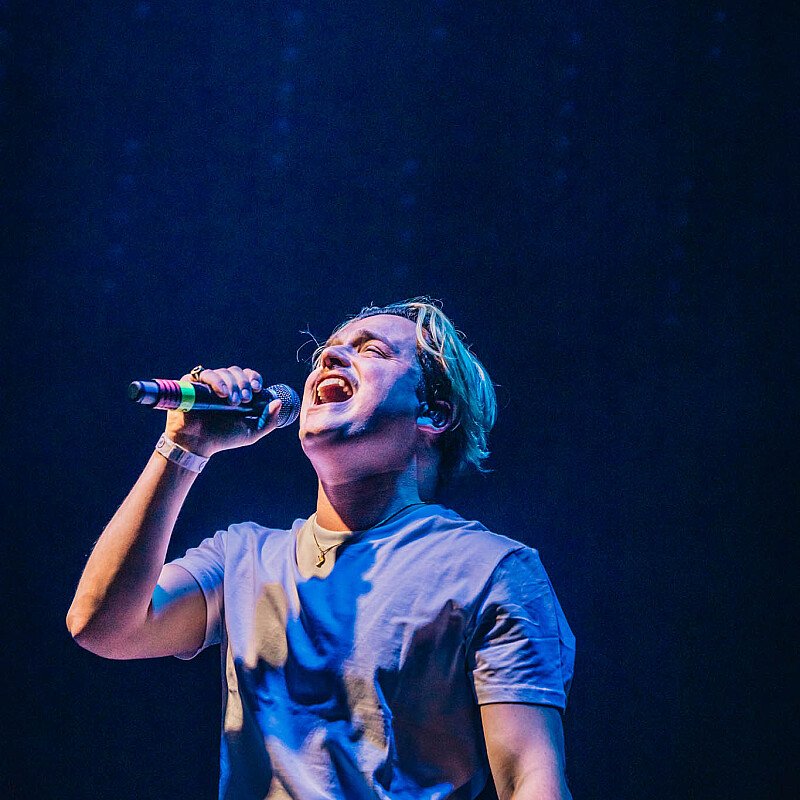 Glints at Ancienne Belgique